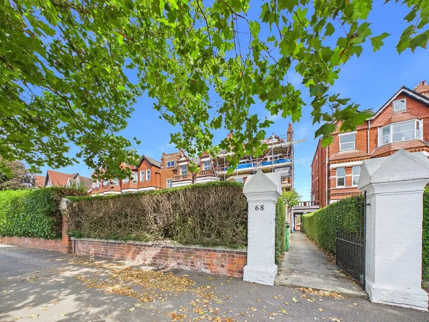 3 bed flat for sale — Shorncliffe Road, Folkestone, Kent, CT20