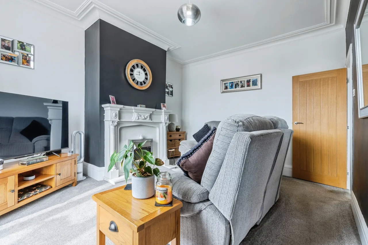 Moss Hall Road, Accrington, photo 4