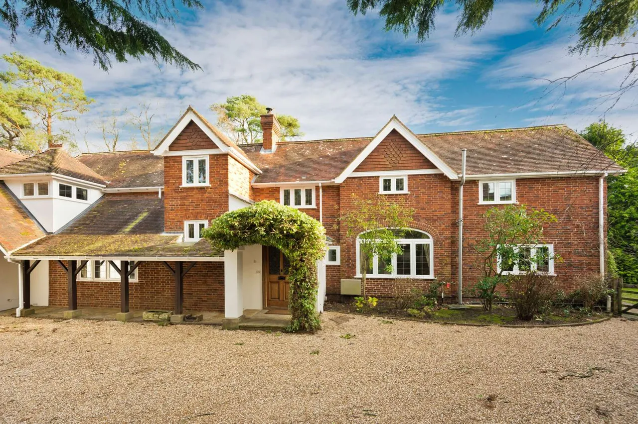 6 bed house to rent, Whitmead Lane, Tilford, GU10