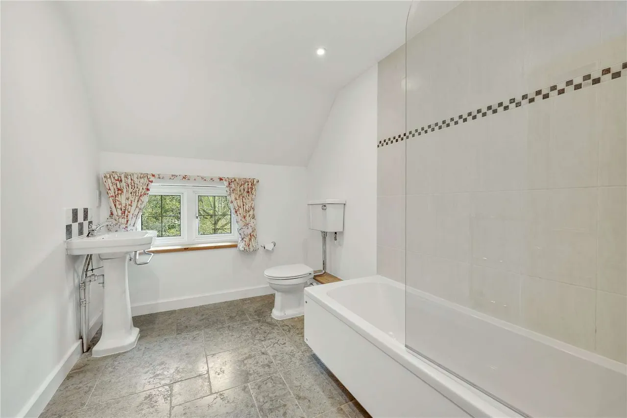 Whitmead Lane, Tilford, GU10, photo 16