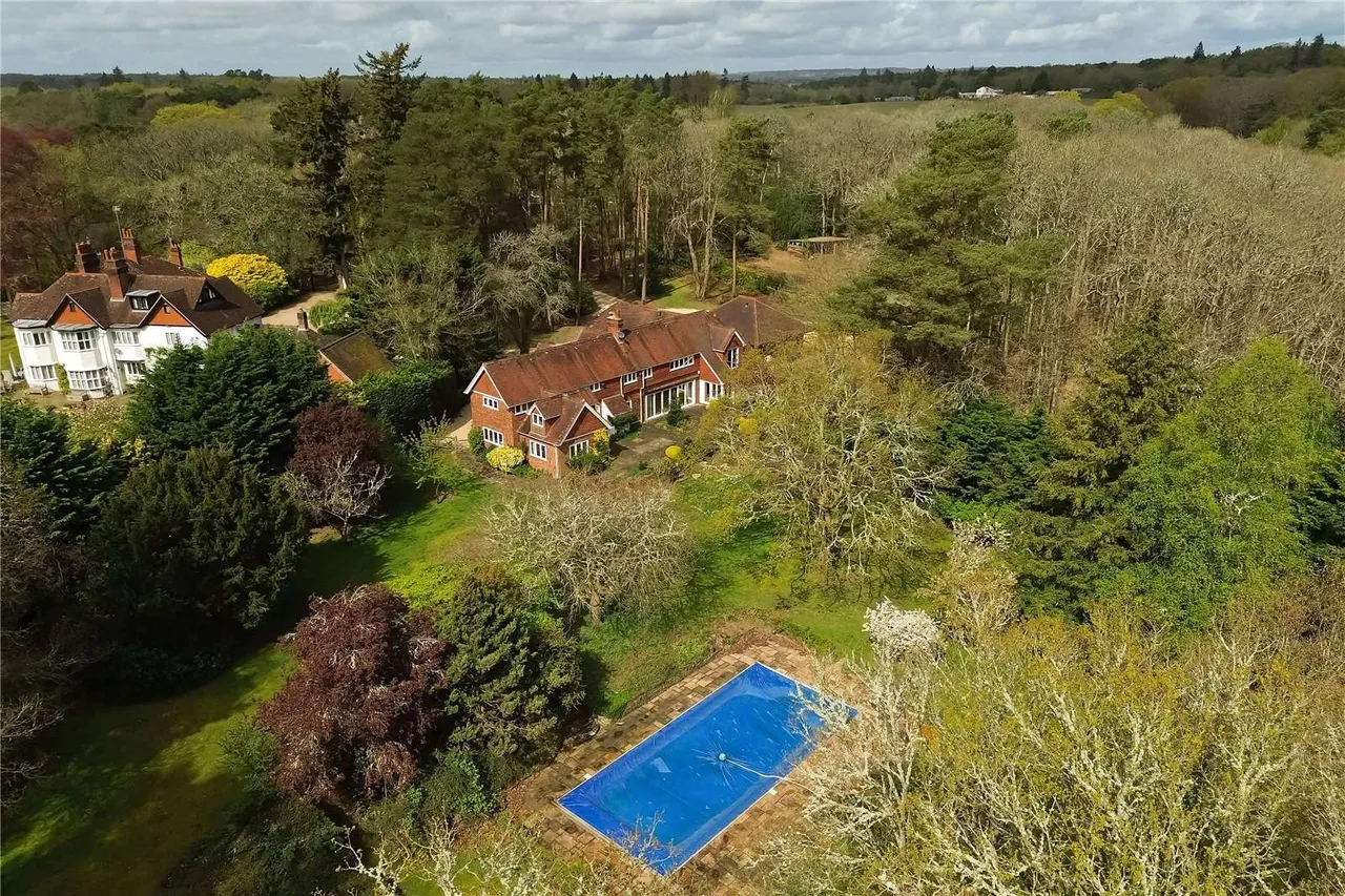 Whitmead Lane, Tilford, GU10, photo 29