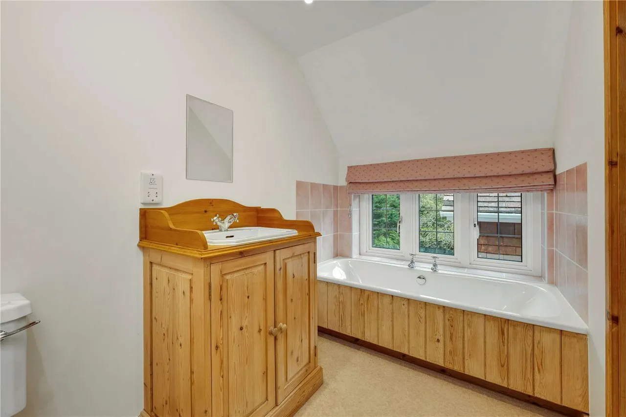 Whitmead Lane, Tilford, GU10, photo 18