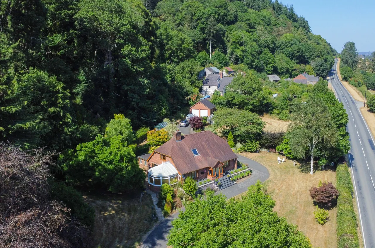 Meifod, Powys, photo 37