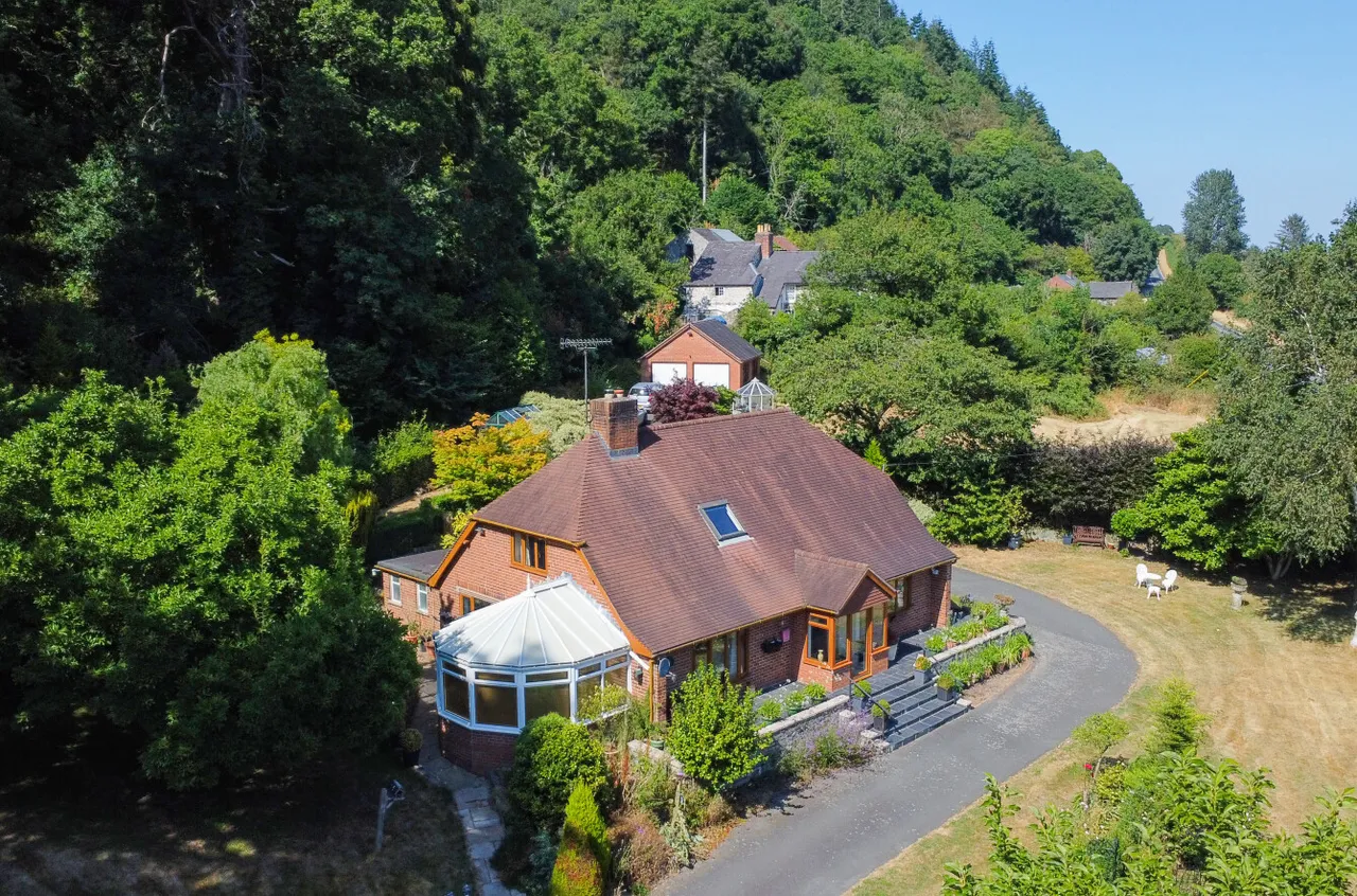 Meifod, Powys, photo 34