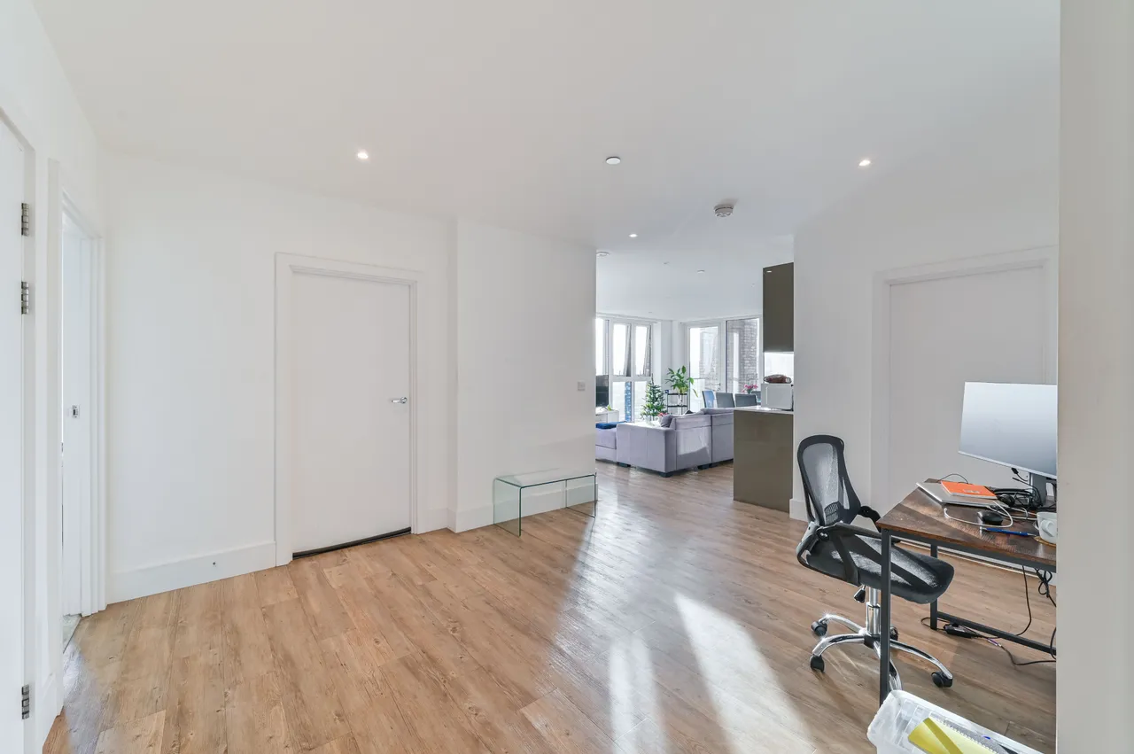 137 Compton House, 7 Victory Parade, Plumstead Road, London, photo 3