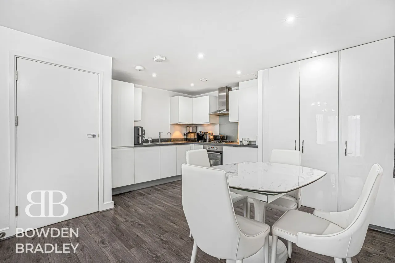 New Mossford Way, Barkingside, IG6, photo 26