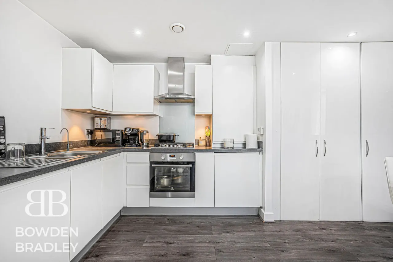 New Mossford Way, Barkingside, IG6, photo 24