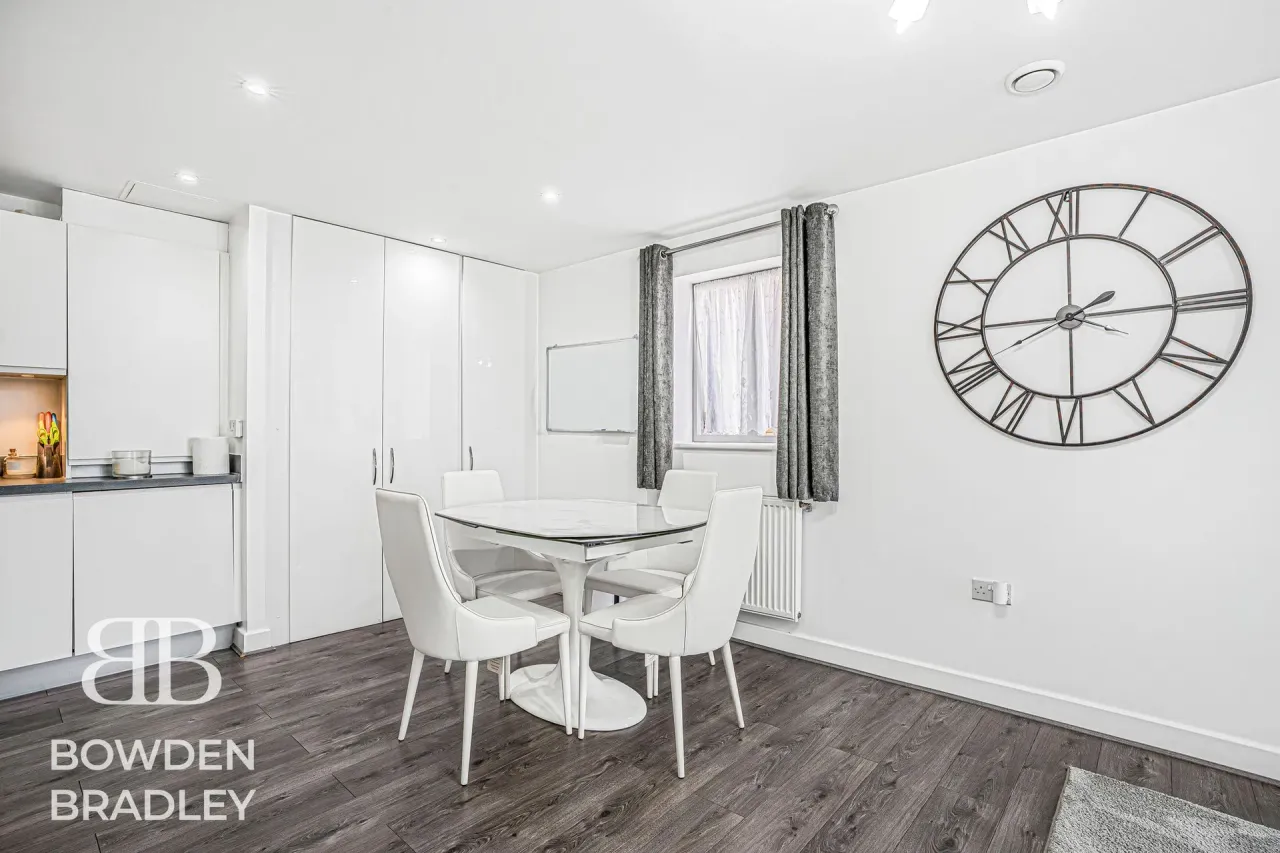 New Mossford Way, Barkingside, IG6, photo 27