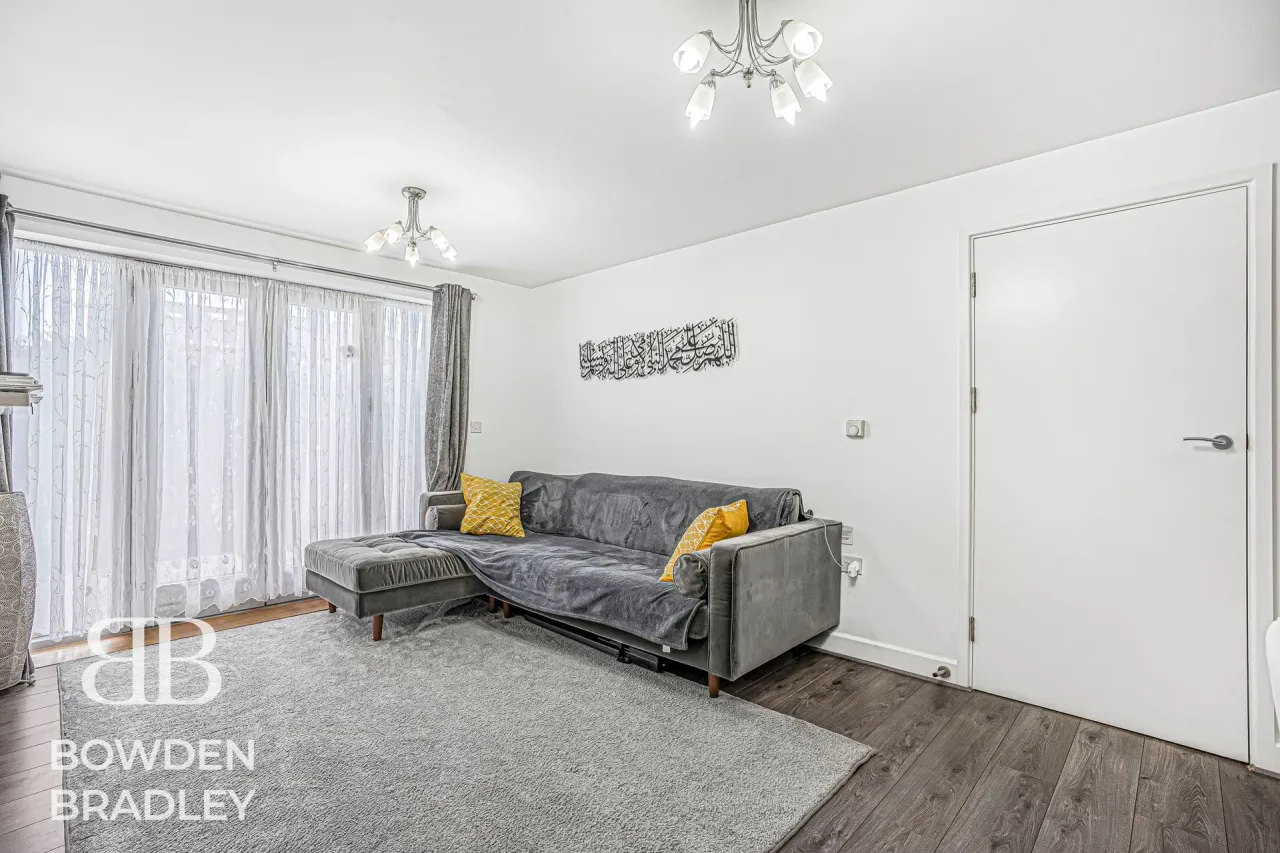 New Mossford Way, Barkingside, IG6, photo 22