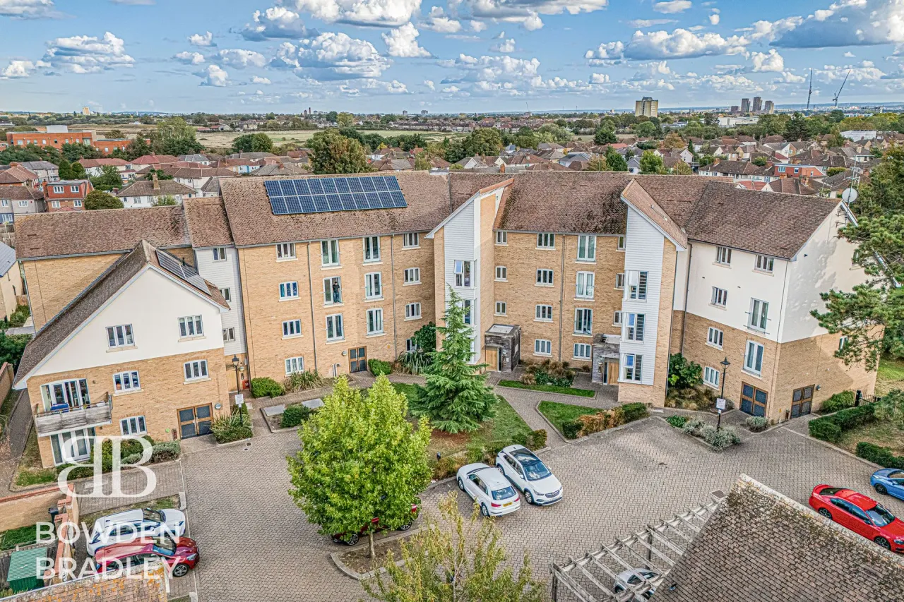 New Mossford Way, Barkingside, IG6, photo 36