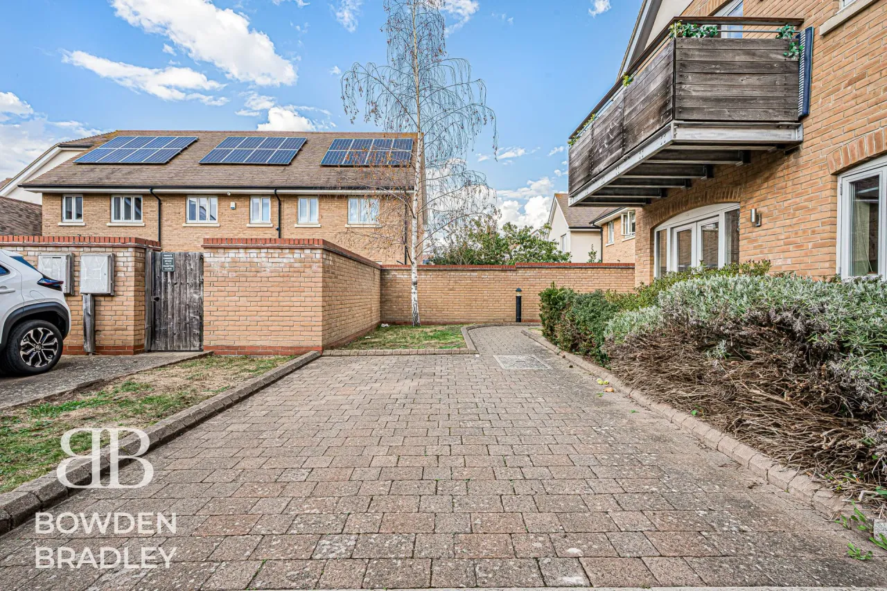 New Mossford Way, Barkingside, IG6, photo 16