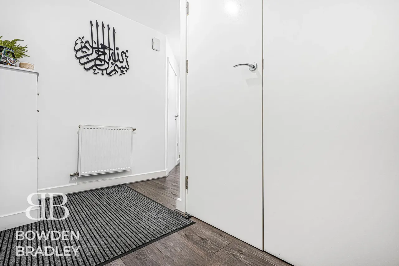 New Mossford Way, Barkingside, IG6, photo 32