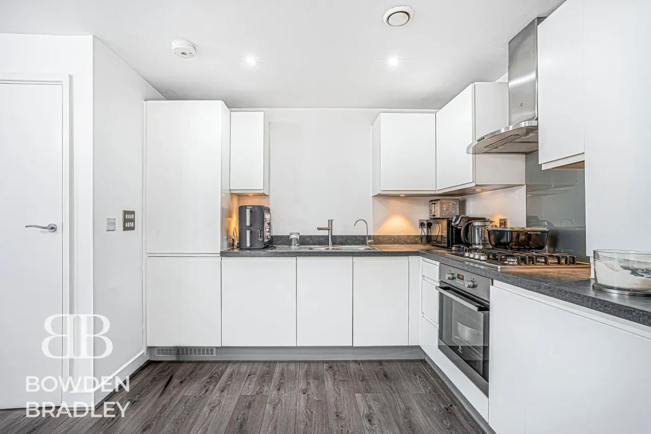 New Mossford Way, Barkingside, IG6, photo 23
