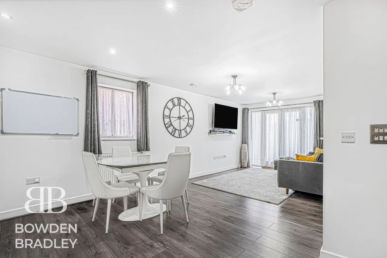 New Mossford Way, Barkingside, IG6, photo 25