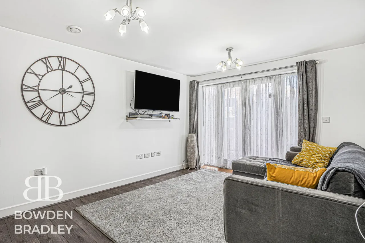 New Mossford Way, Barkingside, IG6, photo 21