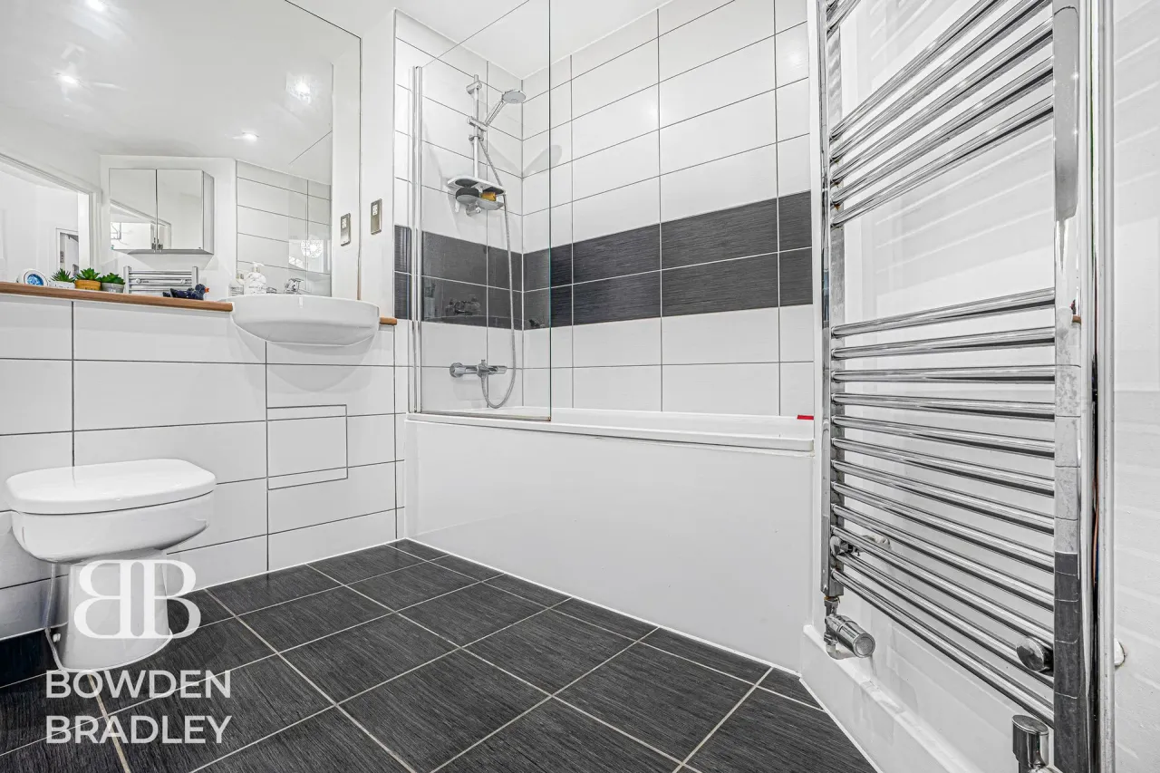 New Mossford Way, Barkingside, IG6, photo 28