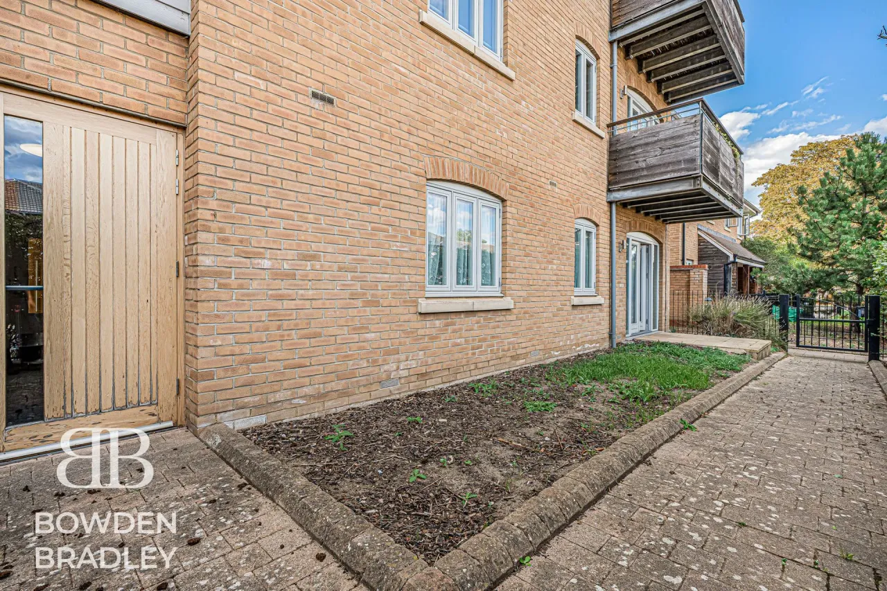 New Mossford Way, Barkingside, IG6, photo 34