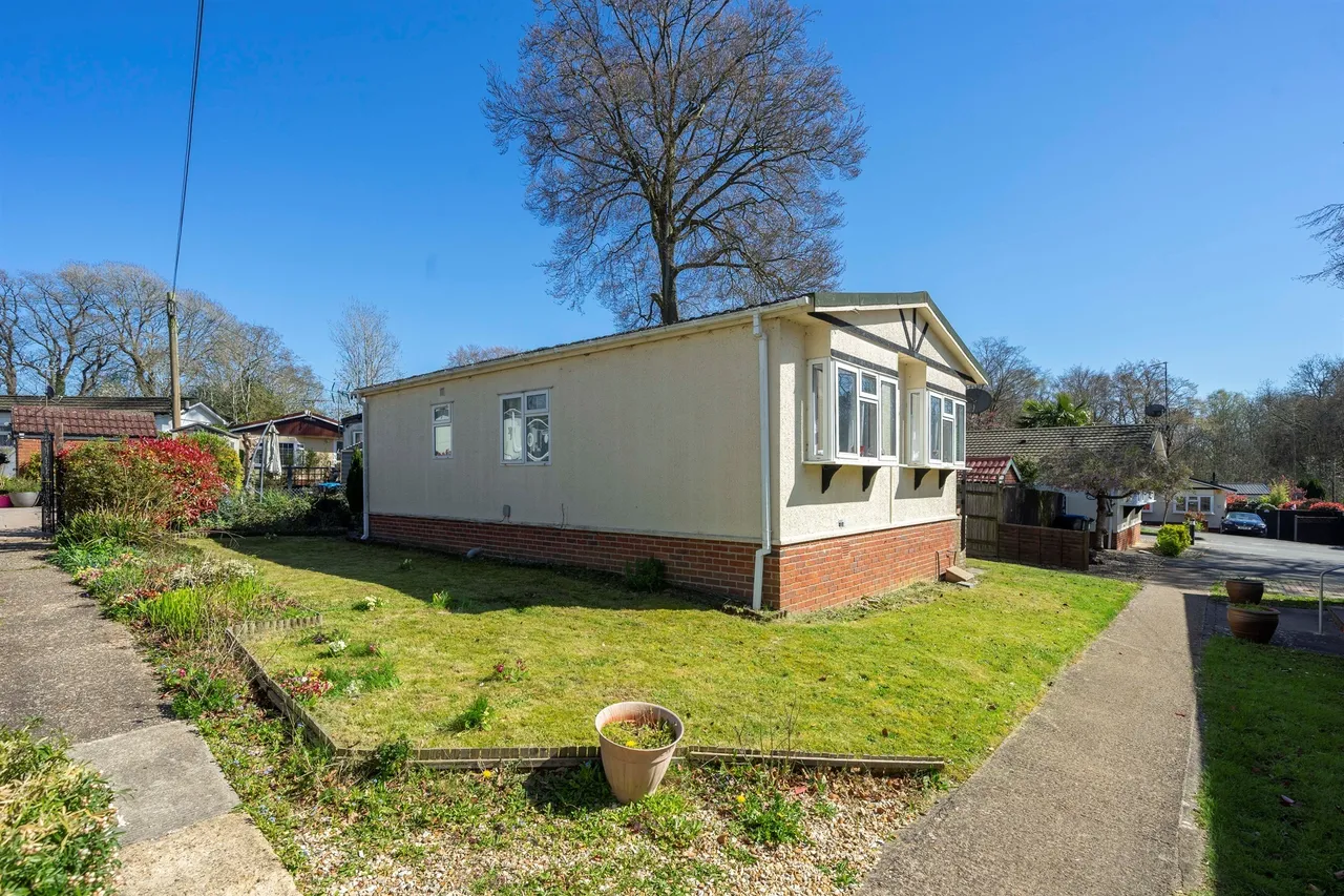 Chesham Road, Wigginton, HP23, photo 12