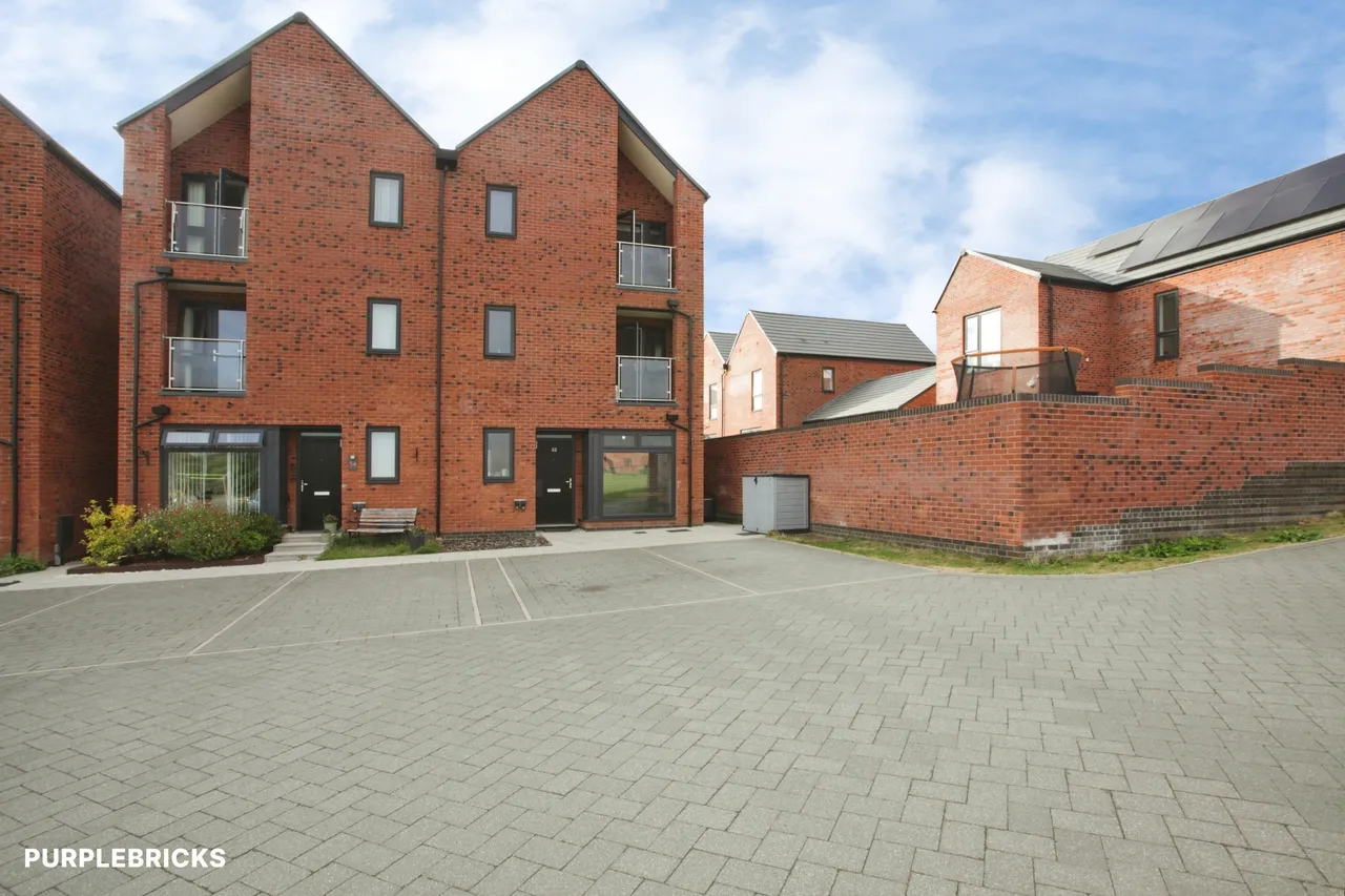4 bed house for sale, Wren Way, Daventry, NN11