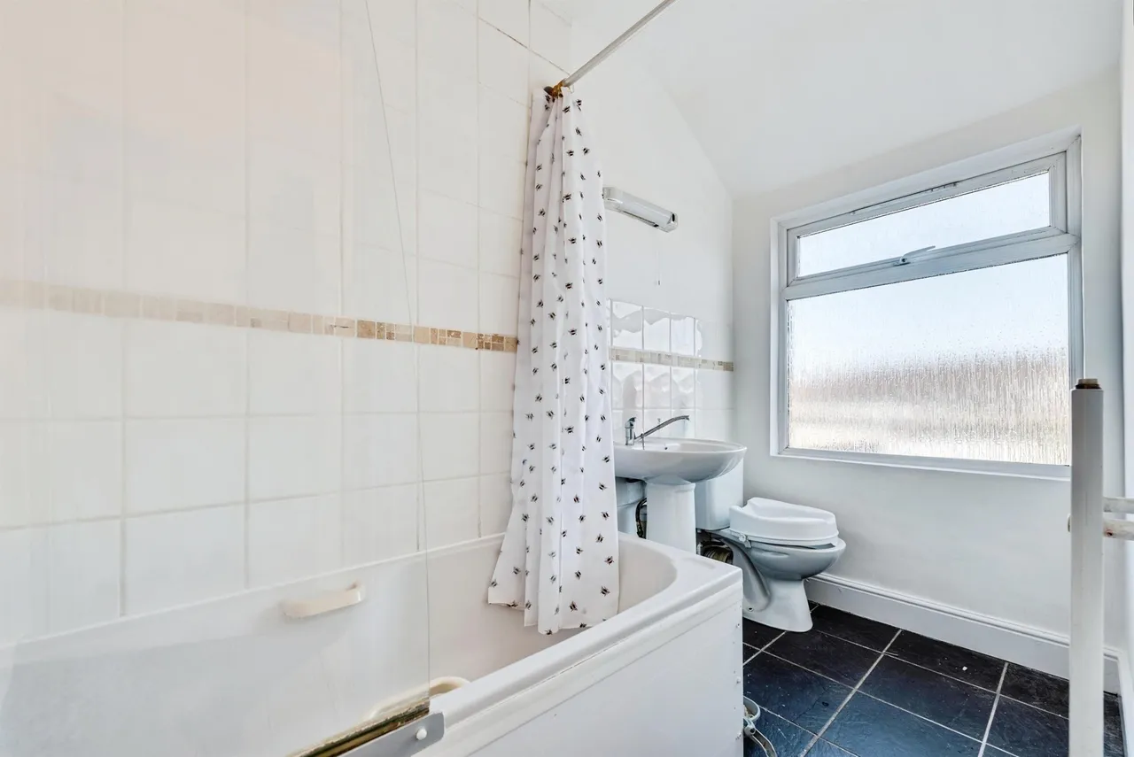 Ferndale Road, Swindon, SN2, photo 14