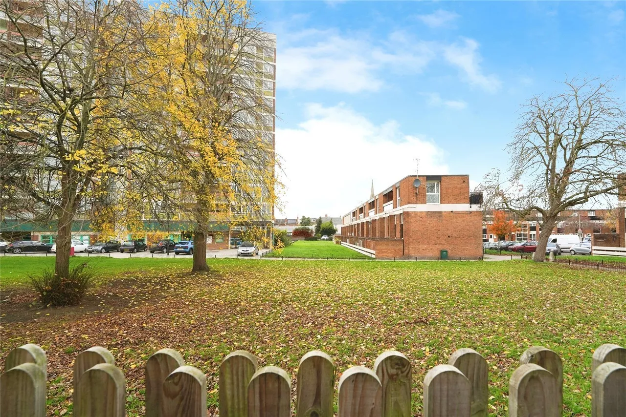 2 bed flat for sale — Columbia Close, Gloucester, Gloucestershire, GL1