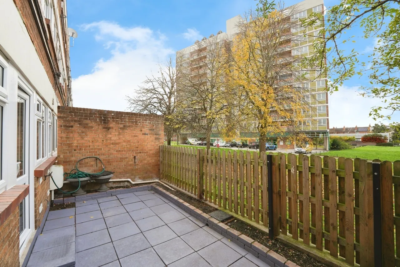 Columbia Close, Gloucester, Gloucestershire, GL1, photo 8