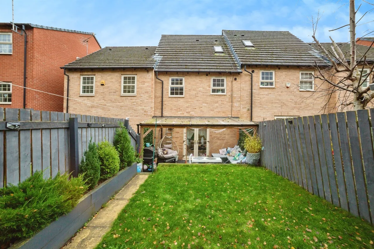 Barnsbridge Grove, Barnsley, S70, photo 20