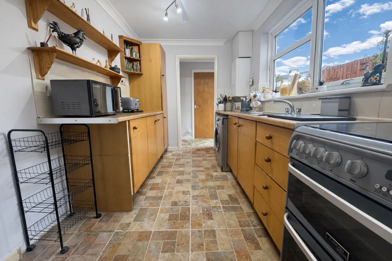 Wellingborough Road, Earls Barton, Northampton, NN6 0JS, photo 11