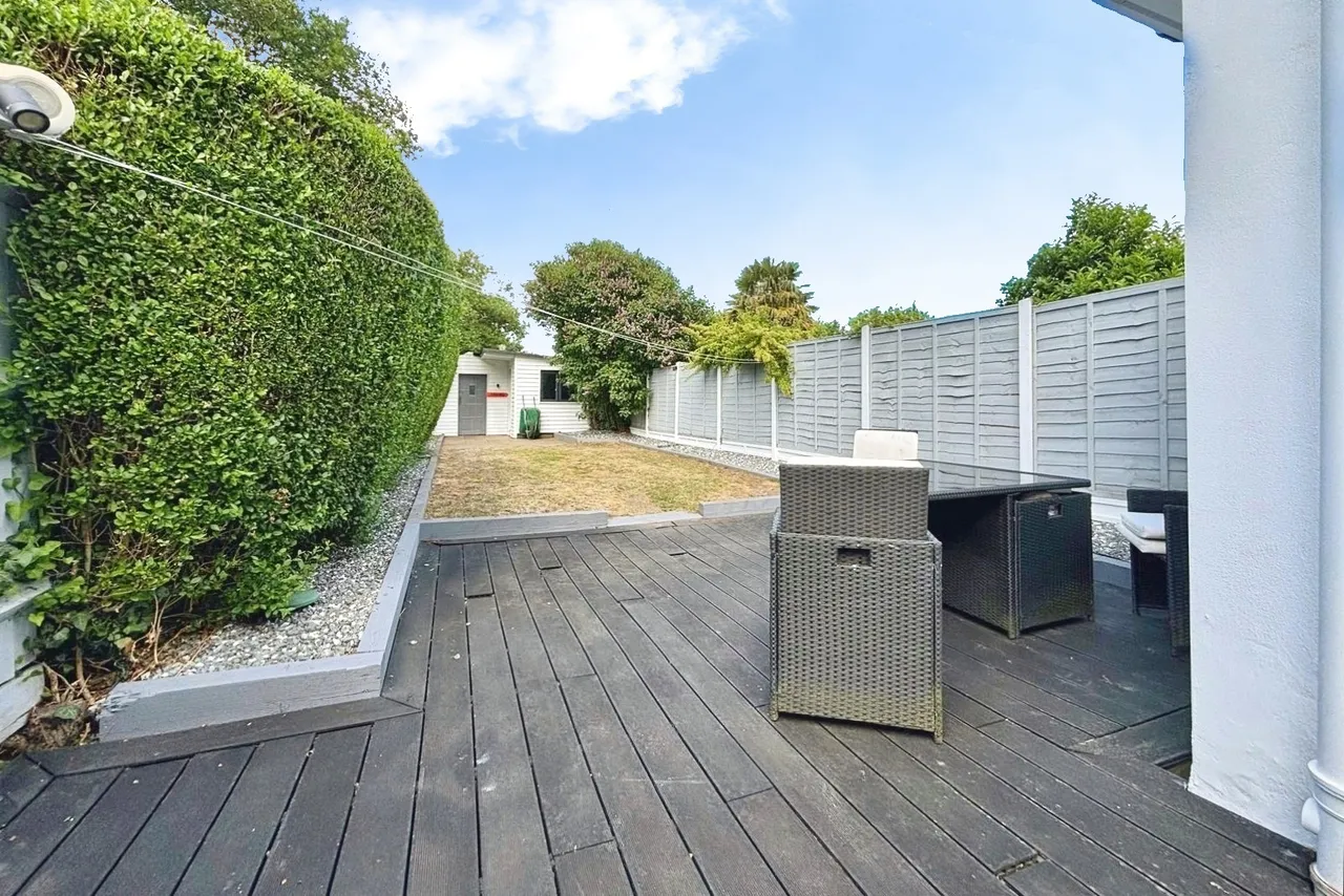 St. Georges Road, Badshot Lea, Farnham, Surrey, GU9 9LX, photo 3