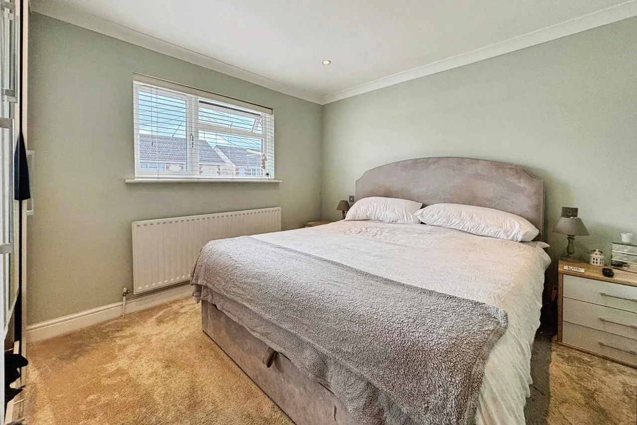 St. Georges Road, Badshot Lea, Farnham, Surrey, GU9 9LX, photo 6