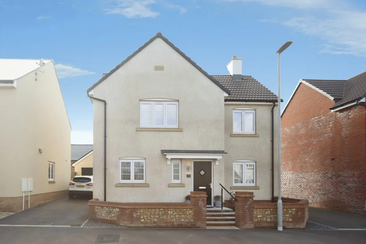 3 bed house for sale — Mattravers Way, Taunton