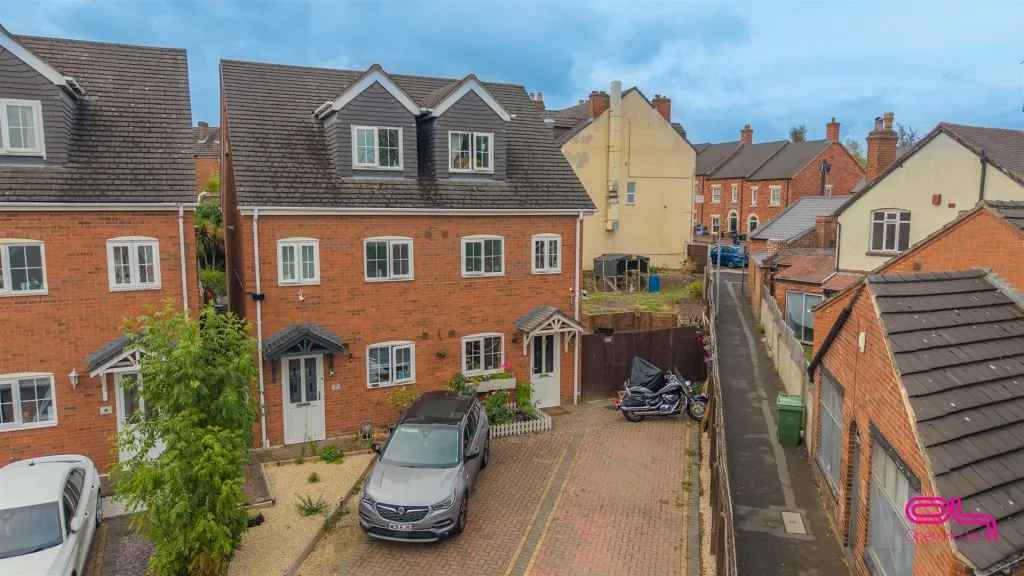 3 bed house for sale, Rink Drive, Swadlincote, DE11