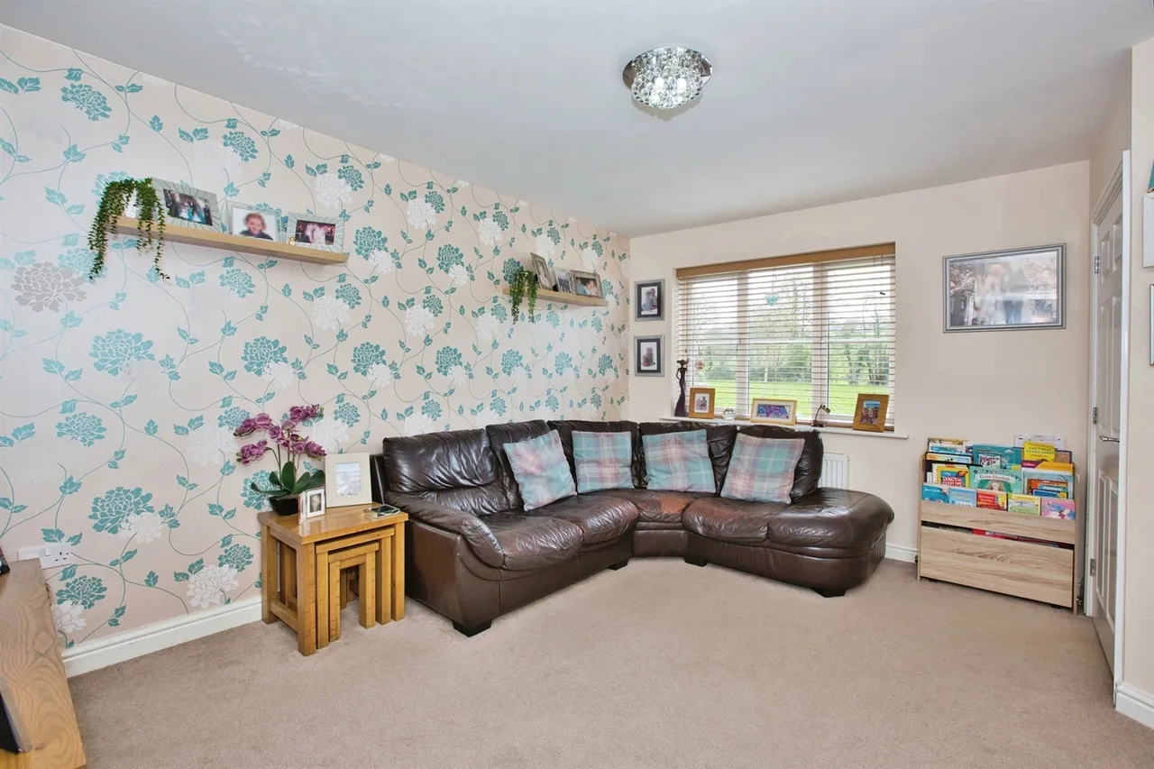Three Acre Close, Axminster, photo 5