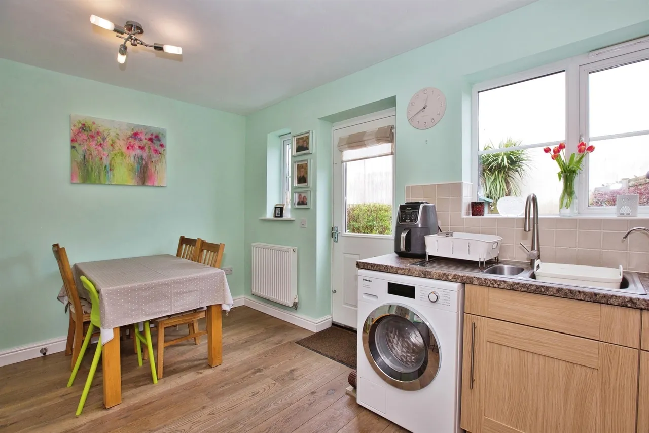 Three Acre Close, Axminster, photo 4