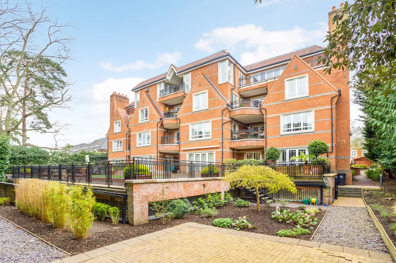 2 bed flat to rent, Cavendish Road, Weybridge, KT13