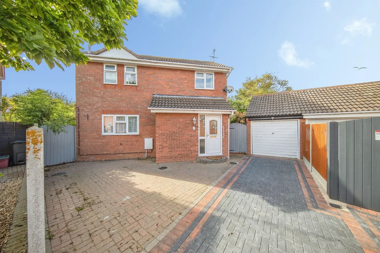 3 bed house for sale, Brockham Close, Clacton-On-Sea, CO16