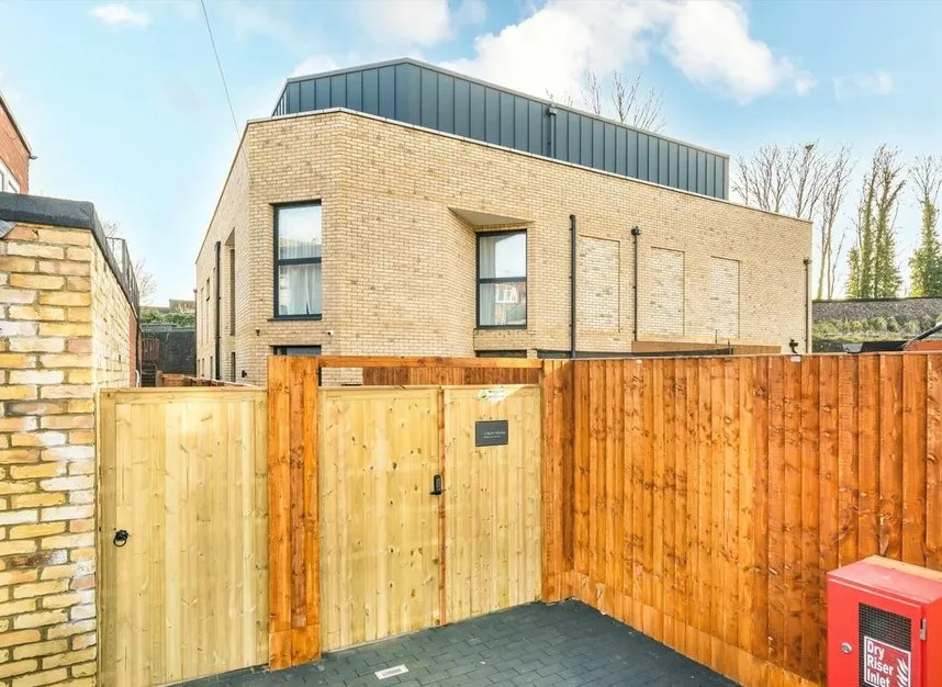 property for sale — Acacia Road, Streatham, SW16