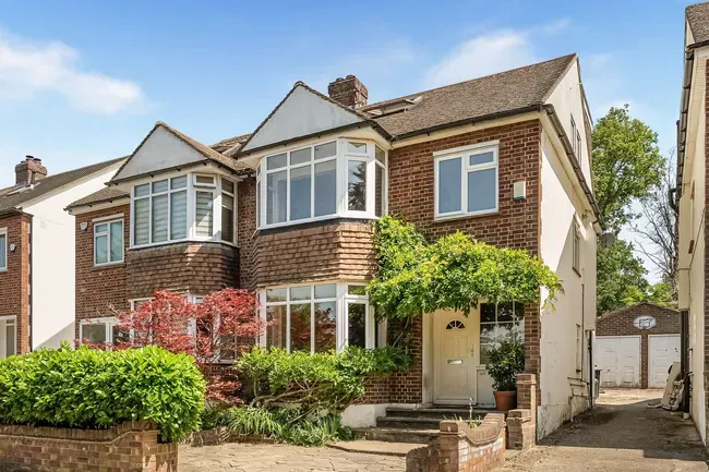 4 bed house for sale — Epping New Road, Buckhurst Hill, IG9