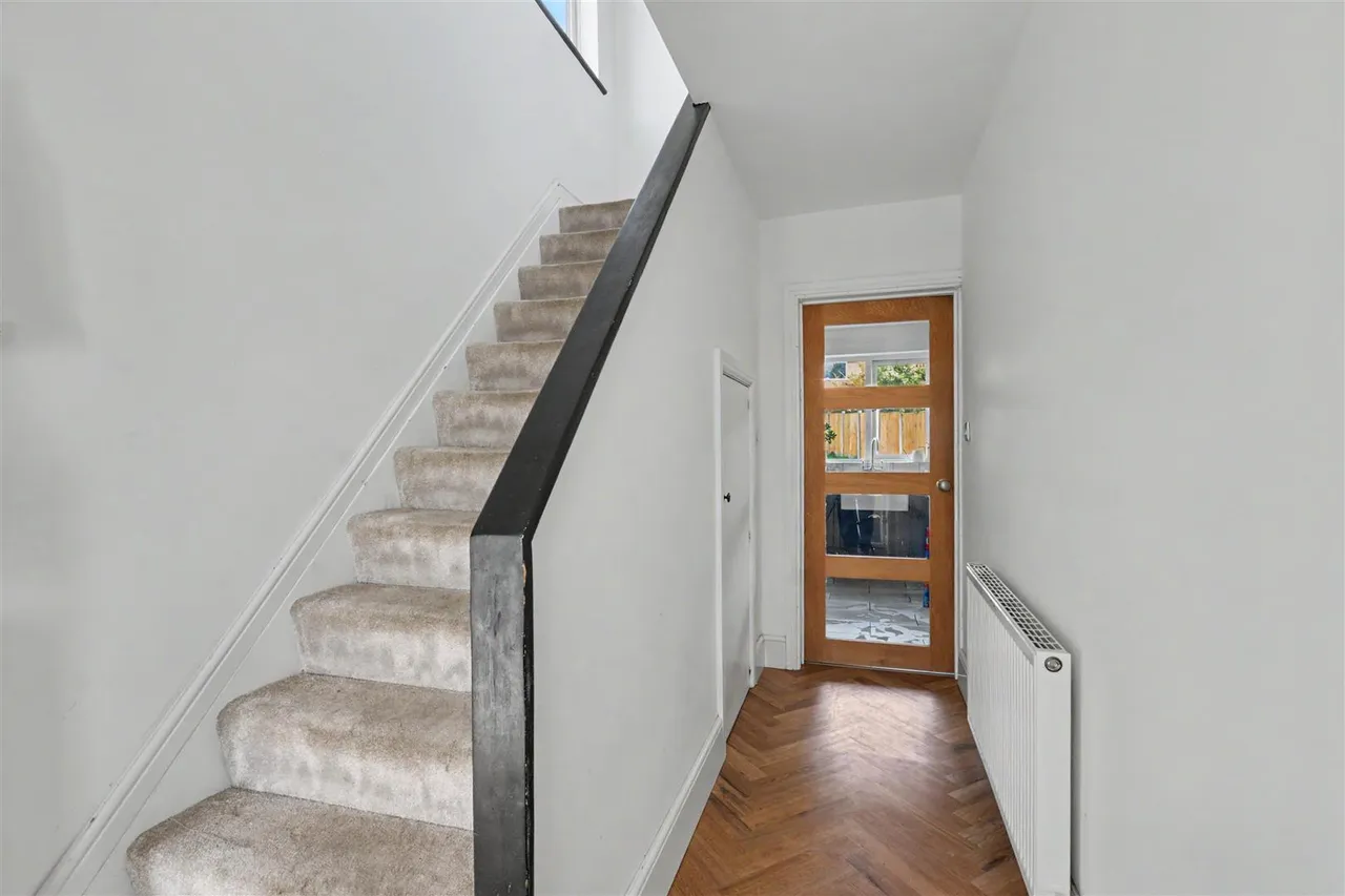 St. Helens Crescent, Trowell, NG9, photo 3