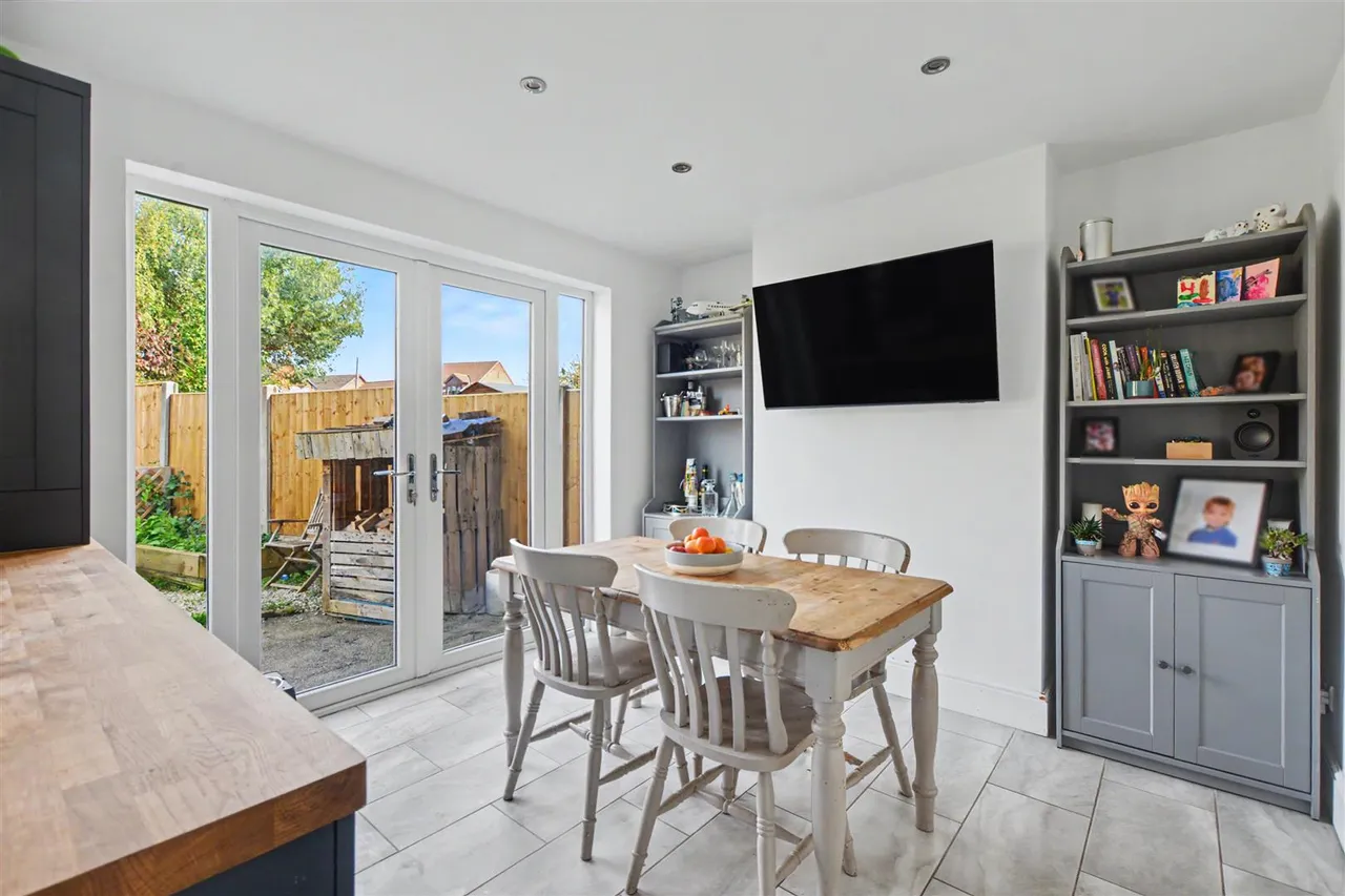 St. Helens Crescent, Trowell, NG9, photo 8