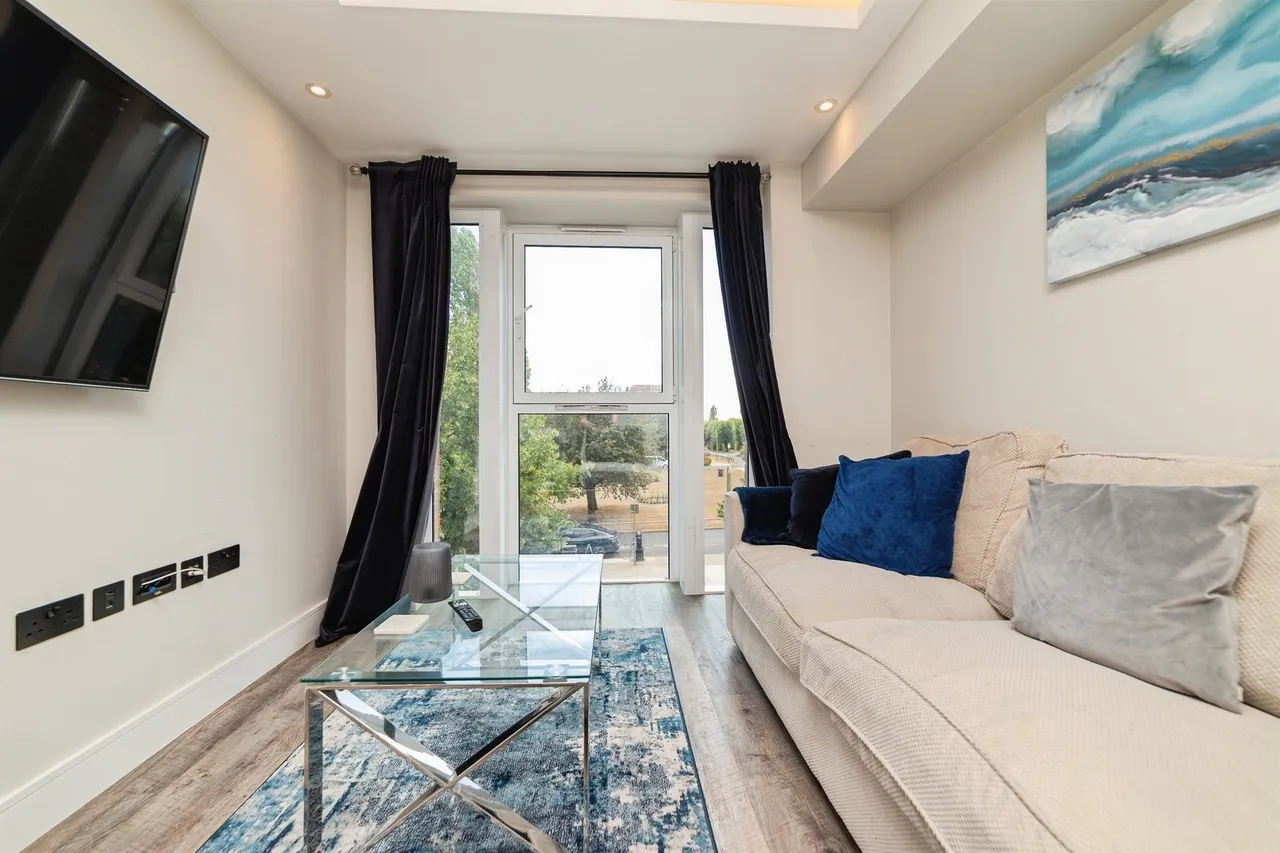 Parkway, Welwyn Garden City, photo 3