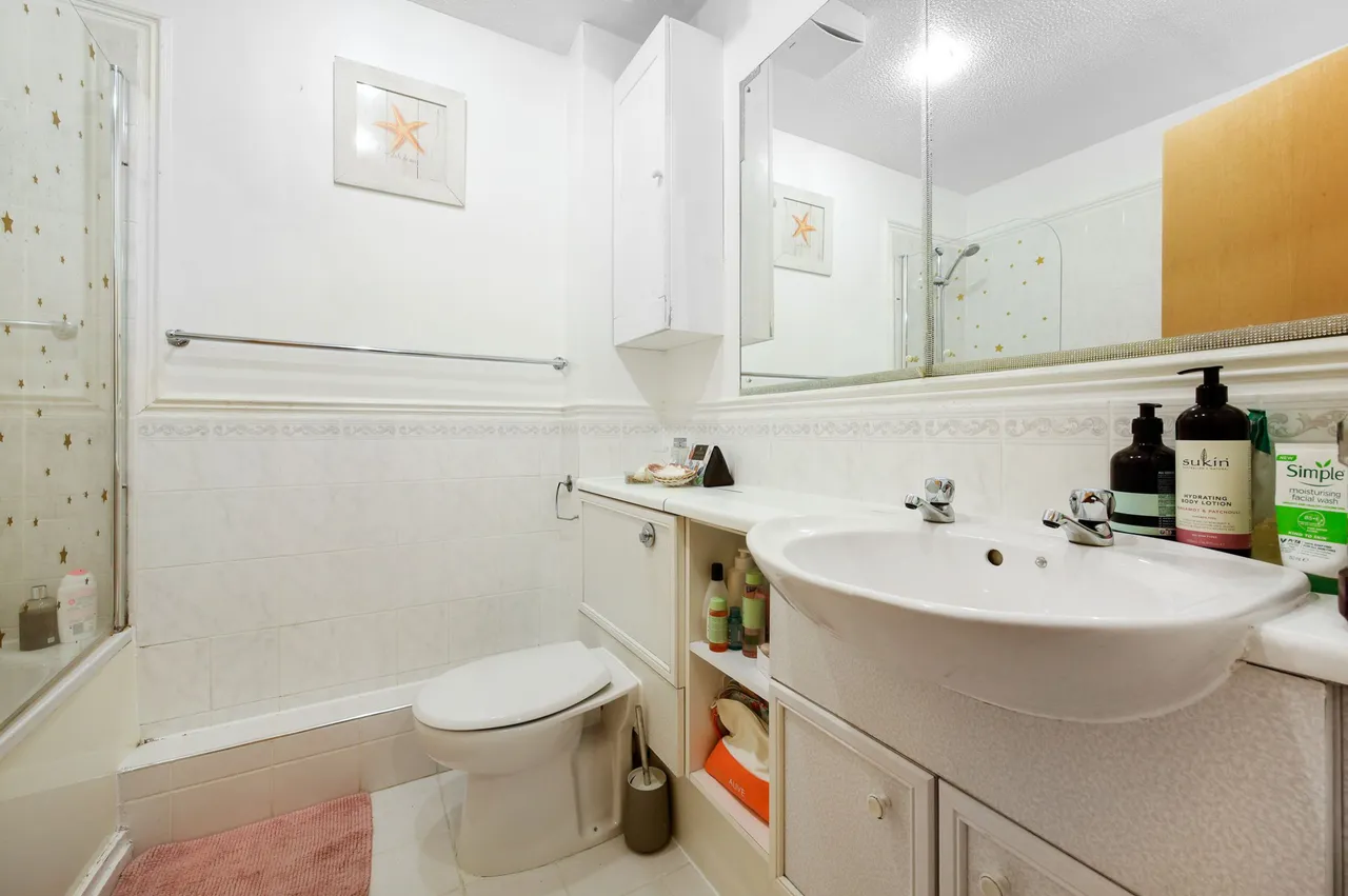 22 Sophia Square, London, photo 6