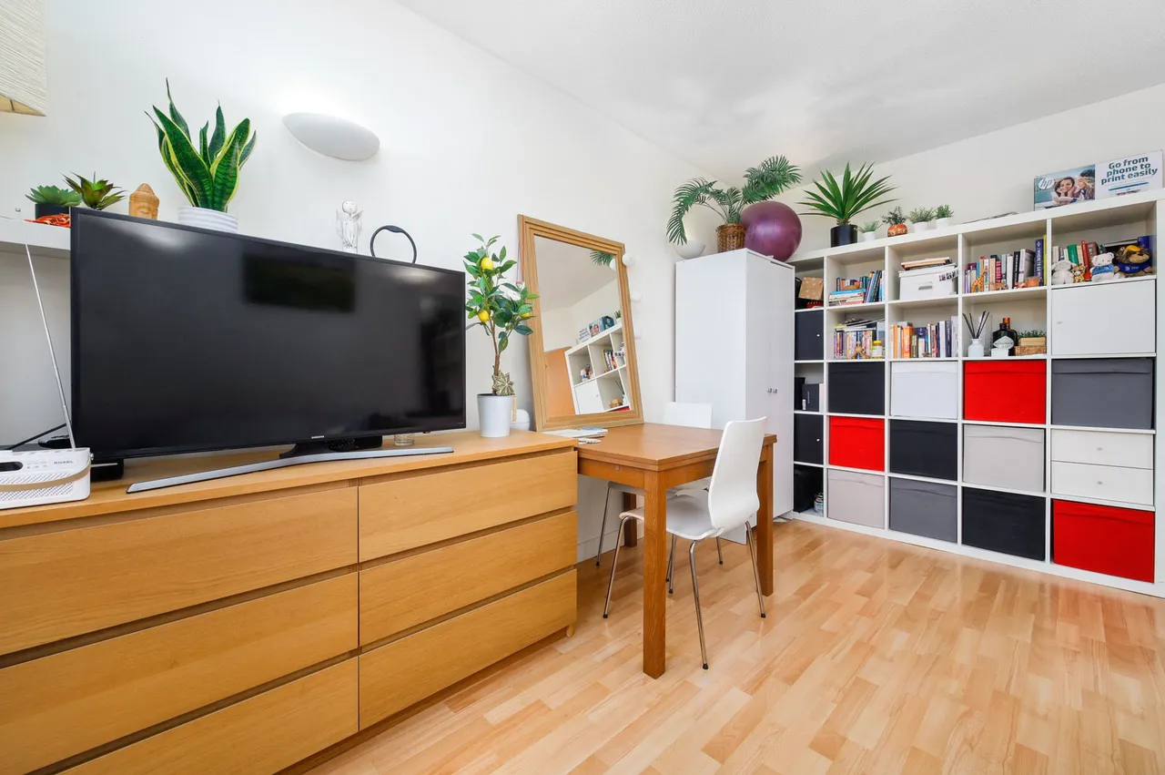 22 Sophia Square, London, photo 5