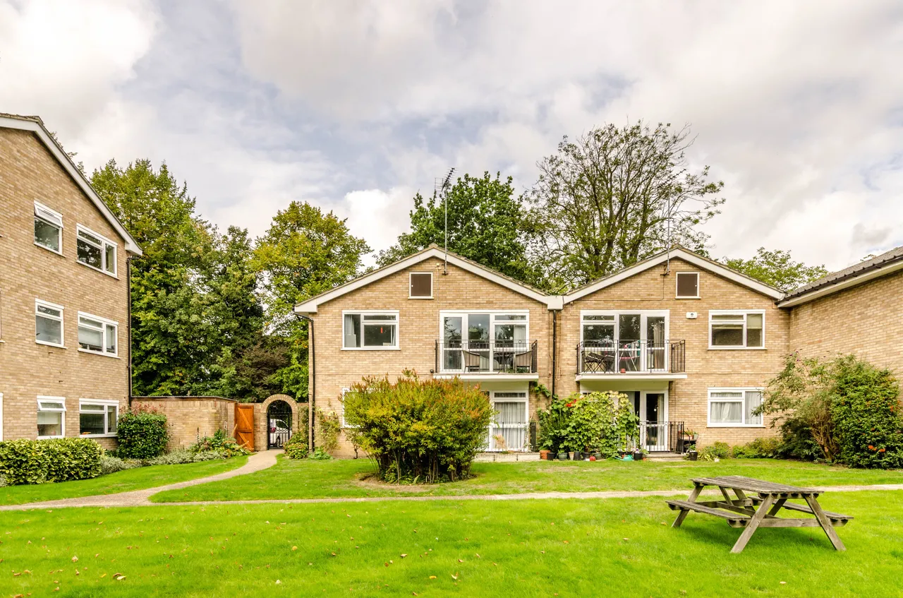 8 St Cuthberts Gardens, Pinner, photo 9