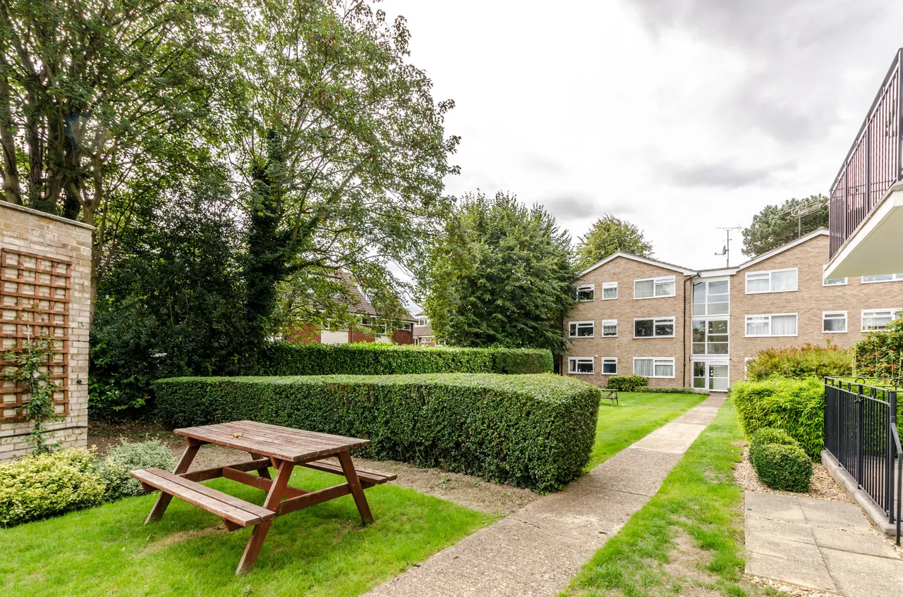8 St Cuthberts Gardens, Pinner, photo 7