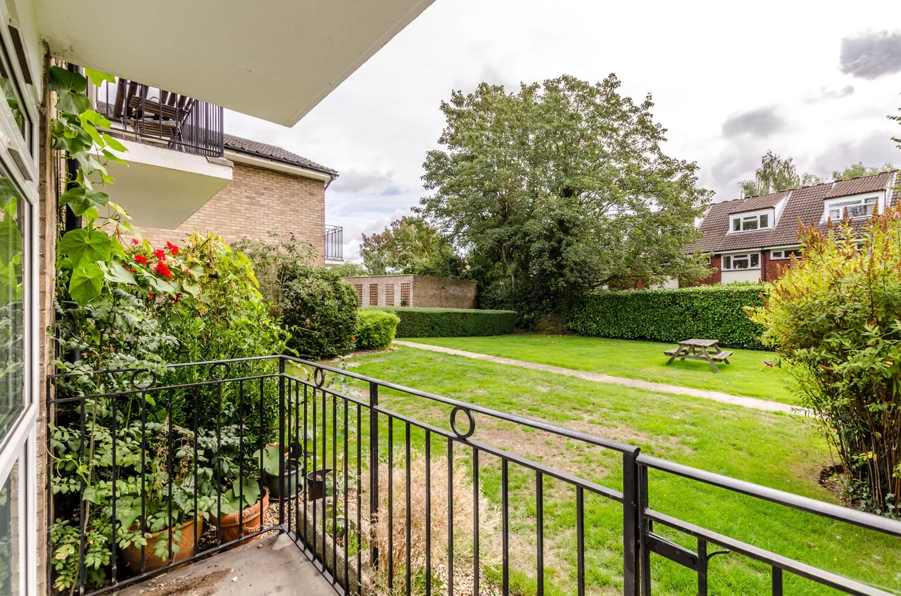 8 St Cuthberts Gardens, Pinner, photo 8