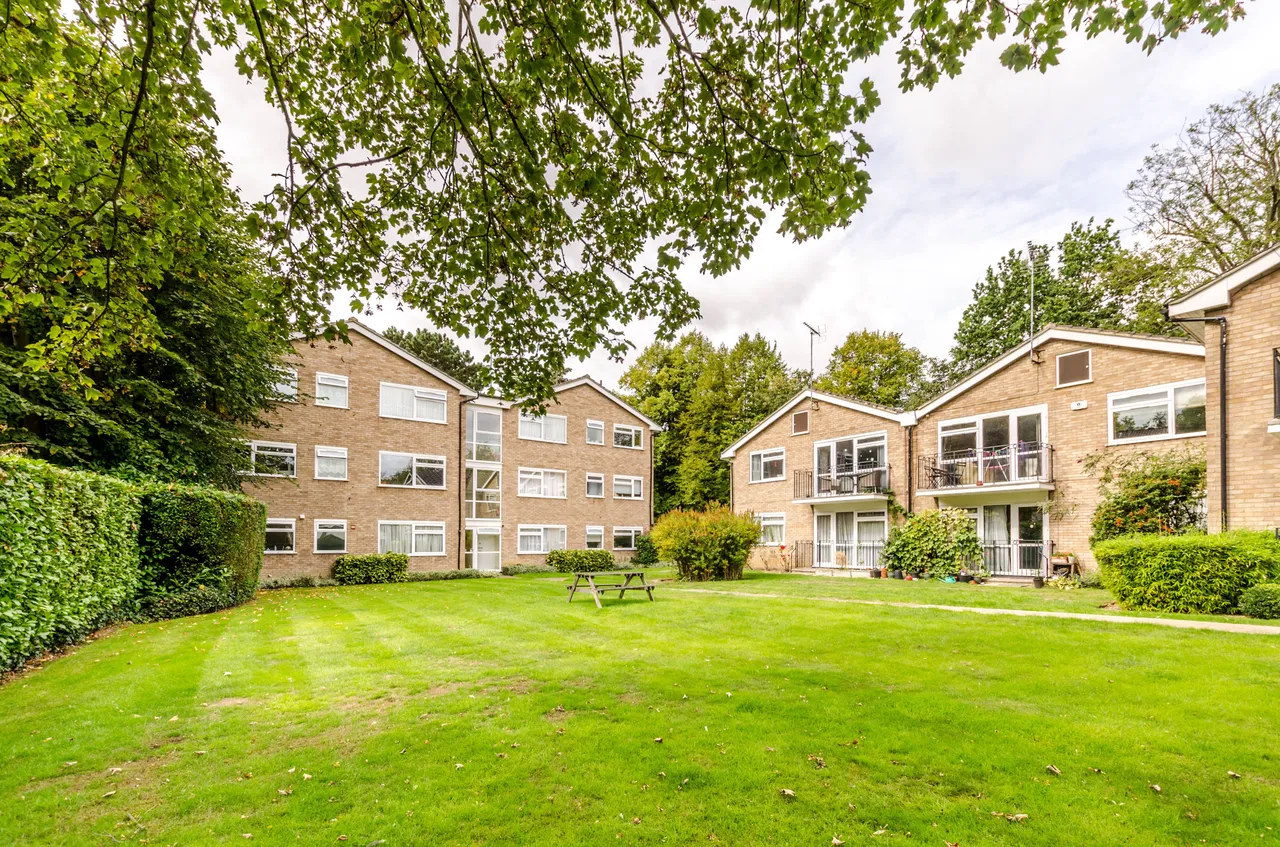8 St Cuthberts Gardens, Pinner, photo 10