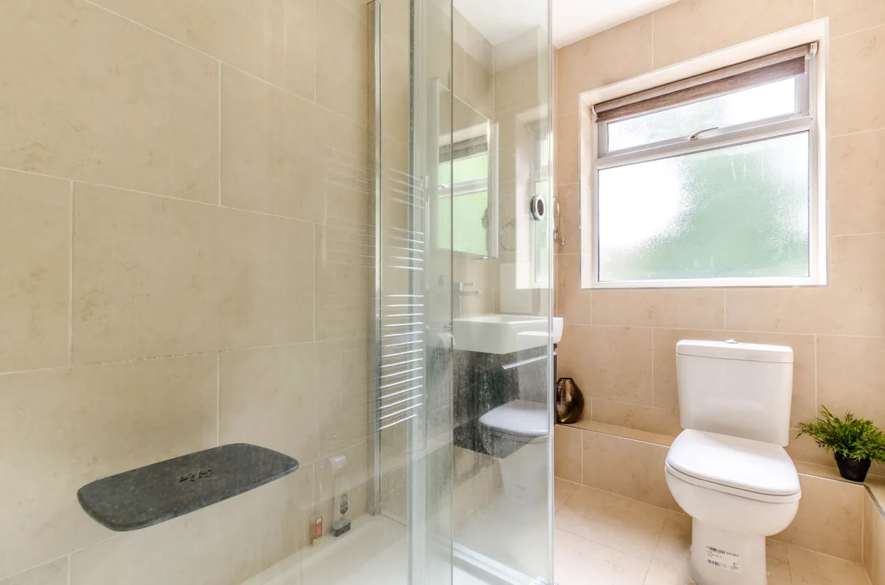 8 St Cuthberts Gardens, Pinner, photo 6