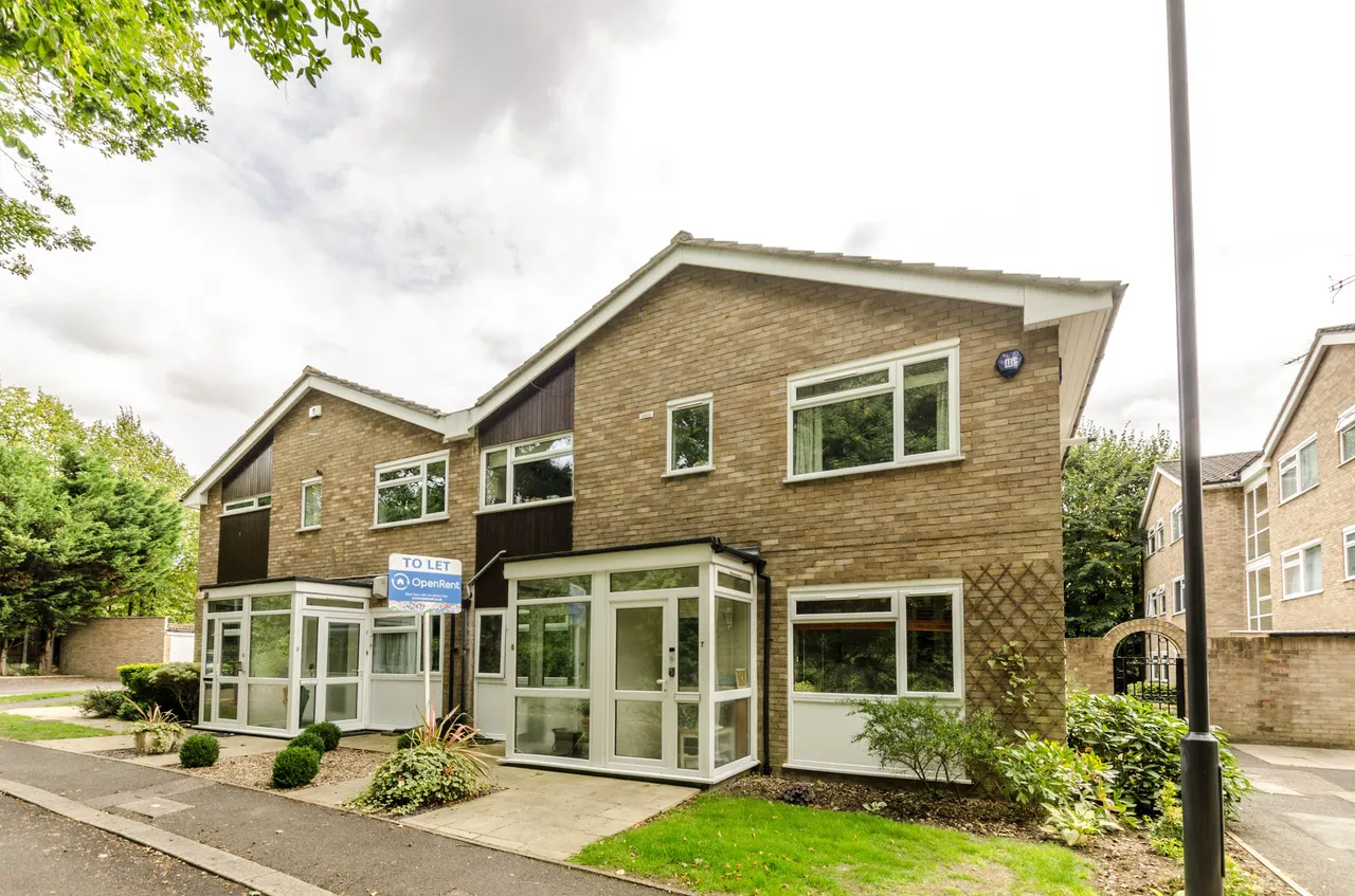 2 bed flat for sale — 8 St Cuthberts Gardens, Pinner