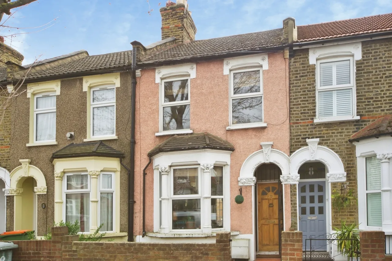 2 bed house for sale — Sutton Court Road, Plaistow, London, E13
